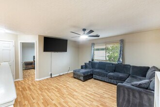 9350 Starfire Ln in Houston, TX - Building Photo - Building Photo