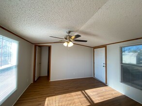 590 Glag Ln in Seguin, TX - Building Photo - Building Photo