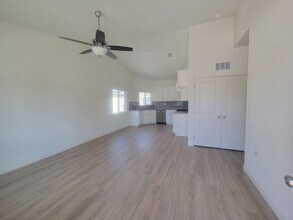 8500 Grandy St in Bakersfield, CA - Building Photo - Building Photo