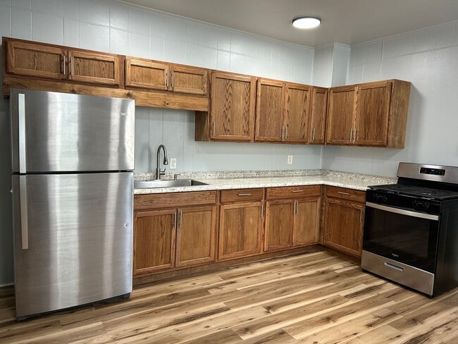 property at 643 S 9th St