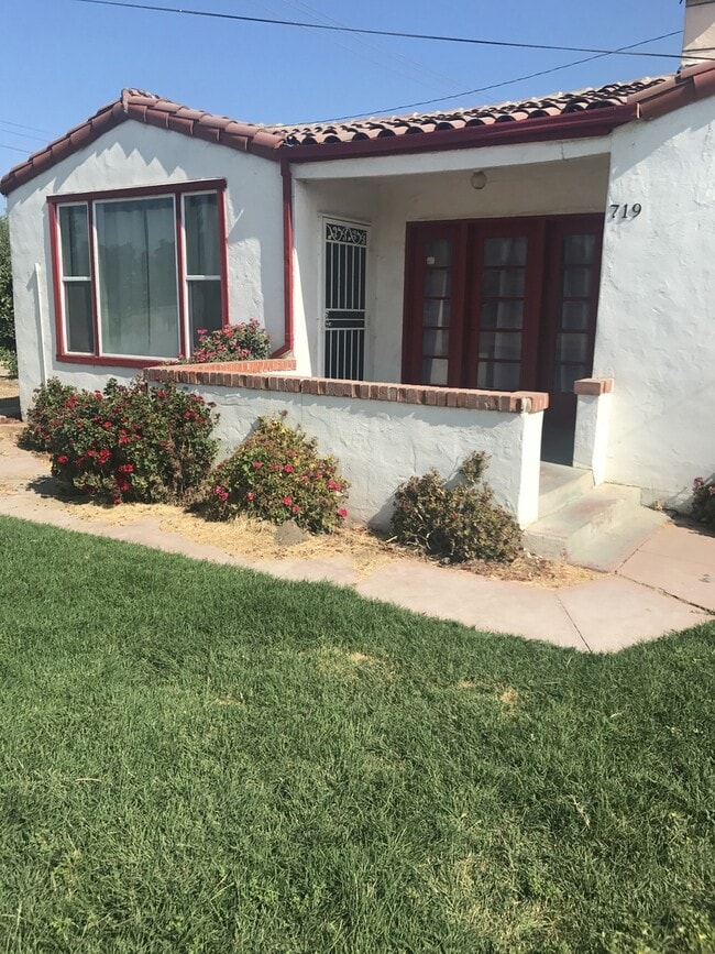 property at 719 W Taylor Rd