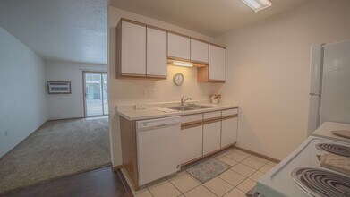 Evans Place 2 in Fargo, ND - Building Photo - Interior Photo