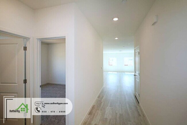 3012 Legend Ln in Redding, CA - Building Photo - Building Photo