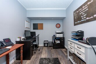 10706 Plum Dale Way in Houston, TX - Building Photo - Building Photo