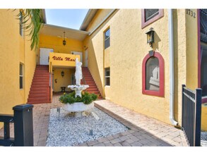 1732 Redwood St in Sarasota, FL - Foto de edificio - Building Photo