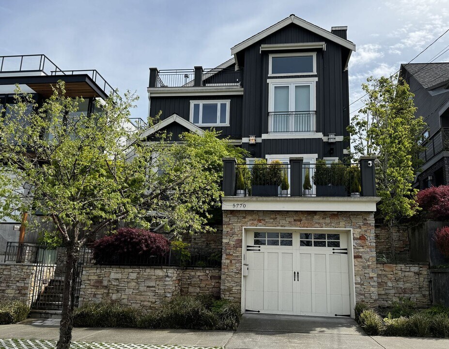 5770 Ashworth Ave N in Seattle, WA - Building Photo
