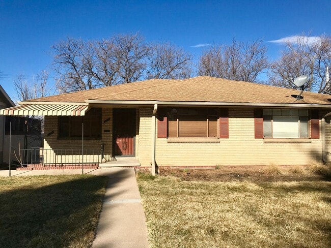 property at 3211 S Lincoln St