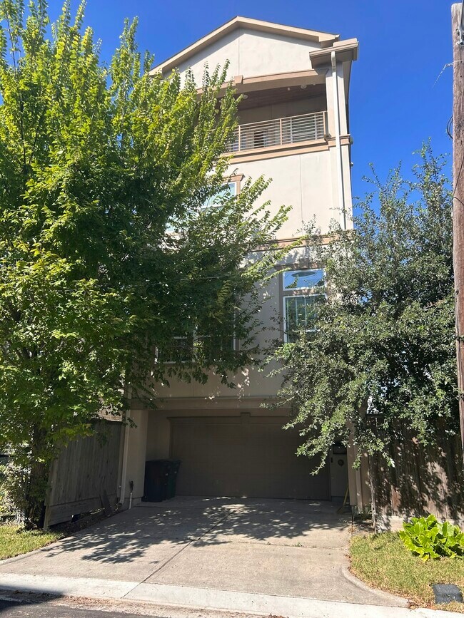 1105 Fowler St in Houston, TX - Building Photo - Building Photo