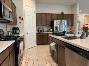 1717 Harry Lorenzo Ave in Woodland, CA - Building Photo - Building Photo