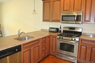 140 Kyles Way in Shelton, CT - Building Photo - Building Photo
