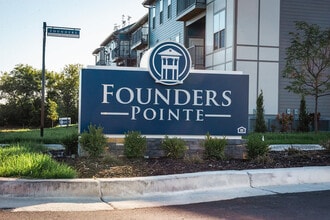Founders Pointe Apartments in Franklin, IN - Building Photo - Building Photo