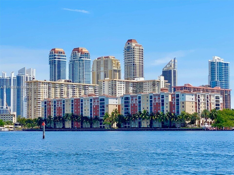 17100 N Bay Rd in Sunny Isles Beach, FL - Foto de edificio