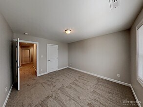 257 Fender Dr in Zebulon, NC - Building Photo - Building Photo