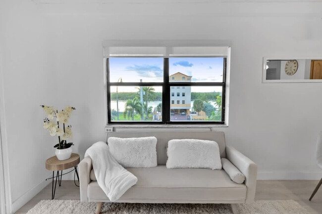 321 Wilson St in Hollywood, FL - Foto de edificio - Building Photo