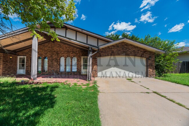 2202 S White Oak Dr in Wichita, KS - Building Photo - Building Photo