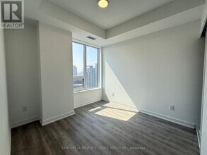 5105 Hurontario St in Mississauga, ON - Building Photo - Building Photo