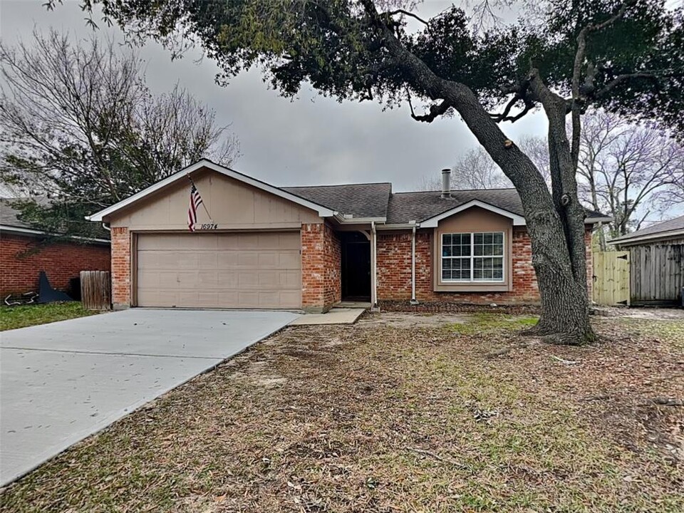 16974 Larkspur in Conroe, TX - Building Photo