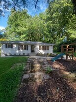 1952 Wellbourne Dr NE in Atlanta, GA - Building Photo