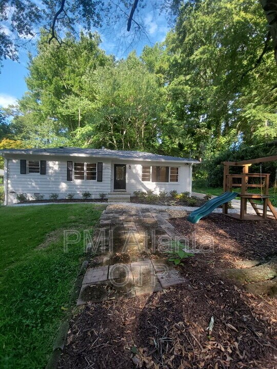 1952 Wellbourne Dr NE in Atlanta, GA - Building Photo