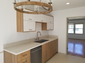 Euclid Apartments in Santa Monica, CA - Foto de edificio - Building Photo