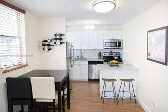 1801 S Treasure Dr, Unit 426 in North Bay Village, FL - Building Photo - Building Photo