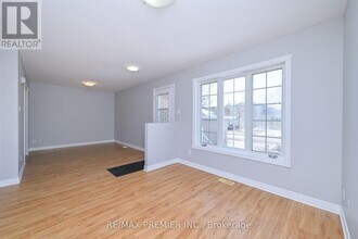 1 Violet St in Barrie, ON - Building Photo - Building Photo