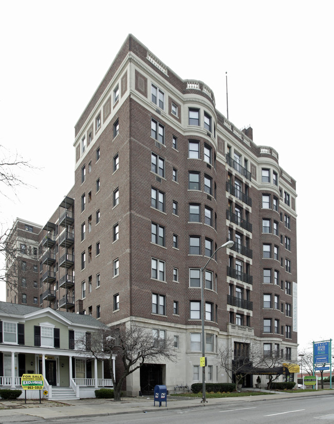 Garden Court Apartments in Detroit, MI - Building Photo - Building Photo