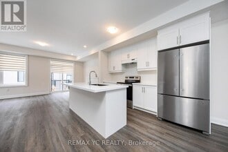 140 Rattenbury Rd in Vaughan, ON - Building Photo - Building Photo