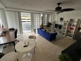 7545 E Treasure Dr in North Bay Village, FL - Building Photo