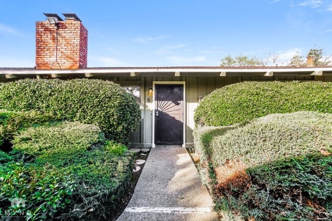 property at 2336 Villanova Cir