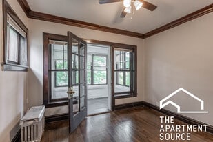 3823 N Drake Ave, Unit 2 in Chicago, IL - Building Photo