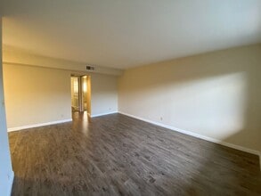 211 W Verdugo Ave in Burbank, CA - Building Photo - Building Photo