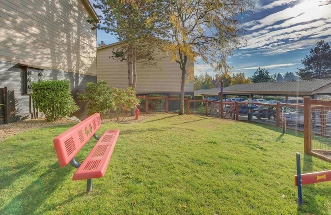 Homestead Apartments in Federal Way, WA - Building Photo - Building Photo