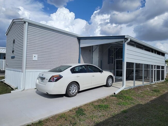 5700 Holiday Park Blvd in North Port, FL - Building Photo - Building Photo