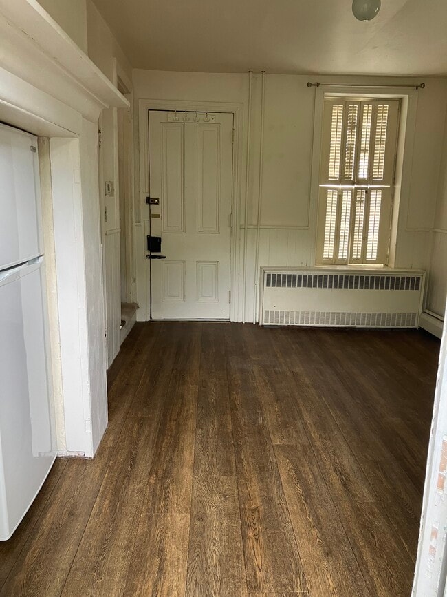 228 W Franklin St, Unit 1 BR, 1BA $975 (utilities included) Topton Pa