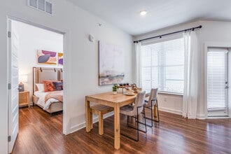 Aurora St. Leon Apartments in Ocala, FL - Building Photo - Interior Photo