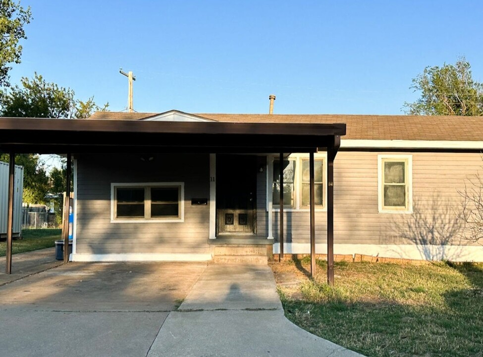 11 NW 40th St in Lawton, OK - Building Photo