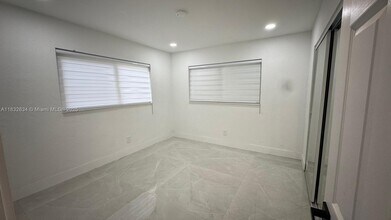 320 SW 11th Ave in Hallandale Beach, FL - Building Photo - Building Photo