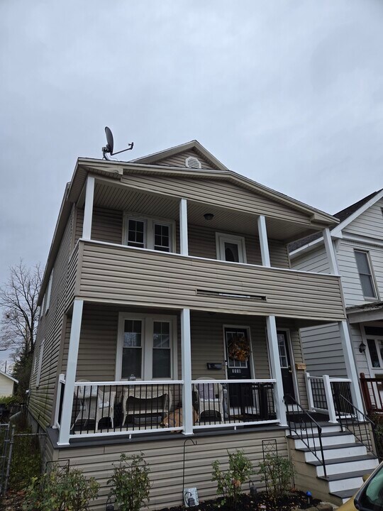 1110 6th Ave in Watervliet, NY - Building Photo