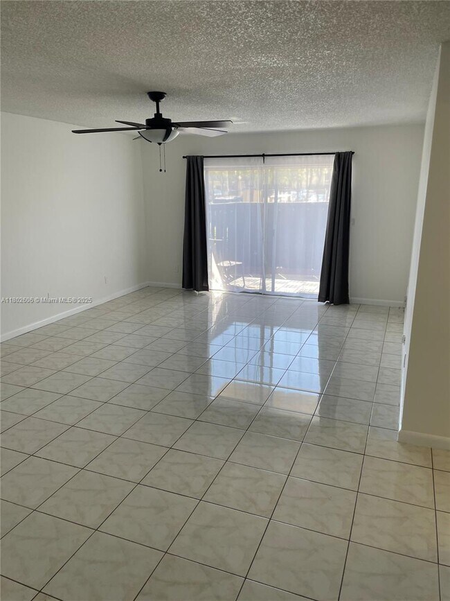 13726 SW 90th Ave in Miami, FL - Building Photo - Building Photo