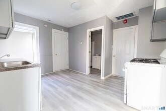 132 Beaver St in New Britain, CT - Building Photo - Building Photo