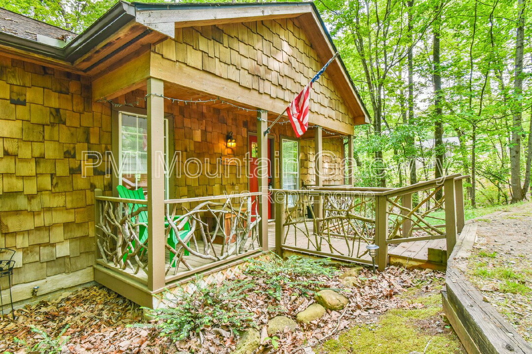 1026 Satterfield Rd in Cleveland, GA - Building Photo