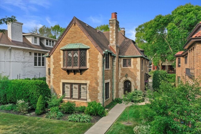 property at 2835 N Lake Dr