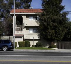 13253 Vanowen St in North Hollywood, CA - Building Photo - Building Photo