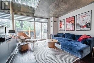 954 King St W in Toronto, ON - Building Photo