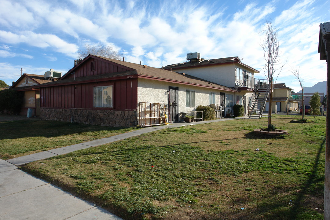 Reid Manor in Las Vegas, NV - Building Photo