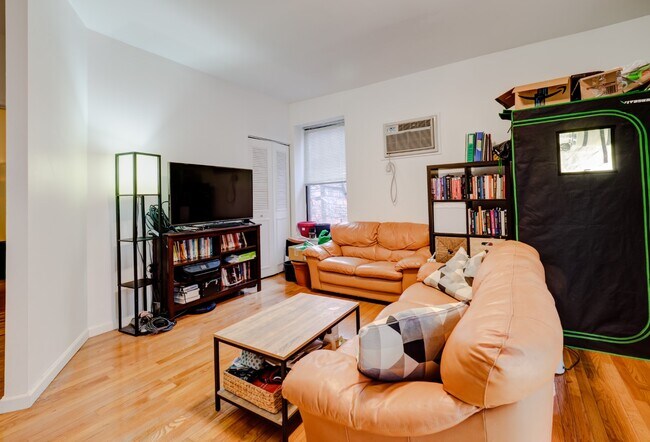 263 10th St in Jersey City, NJ - Building Photo - Building Photo