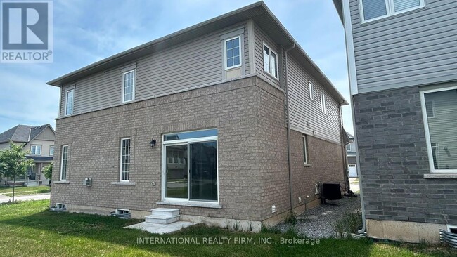 30 Sara Dr in Thorold, ON - Building Photo - Building Photo