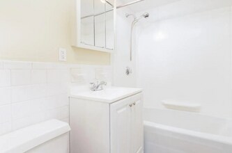1025 Hancock St in Quincy, MA - Building Photo - Building Photo
