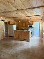 466 Manchester Rd, Unit Apt. 2 in Belgrade, ME - Building Photo